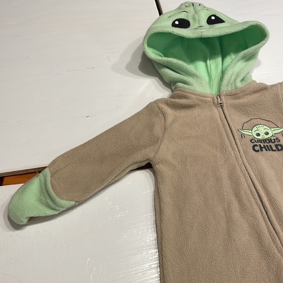 0-3 months Star Wars Baby Yoda The Child Mandolorian footed footies onesie - Picture 3 of 12